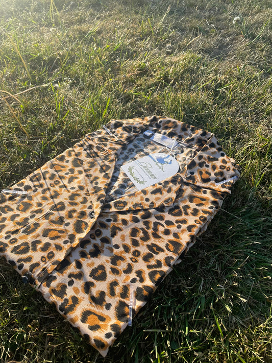 Bold and elegant cheetah print button-up dress in golden amber – Serene Thread Iconico Safari