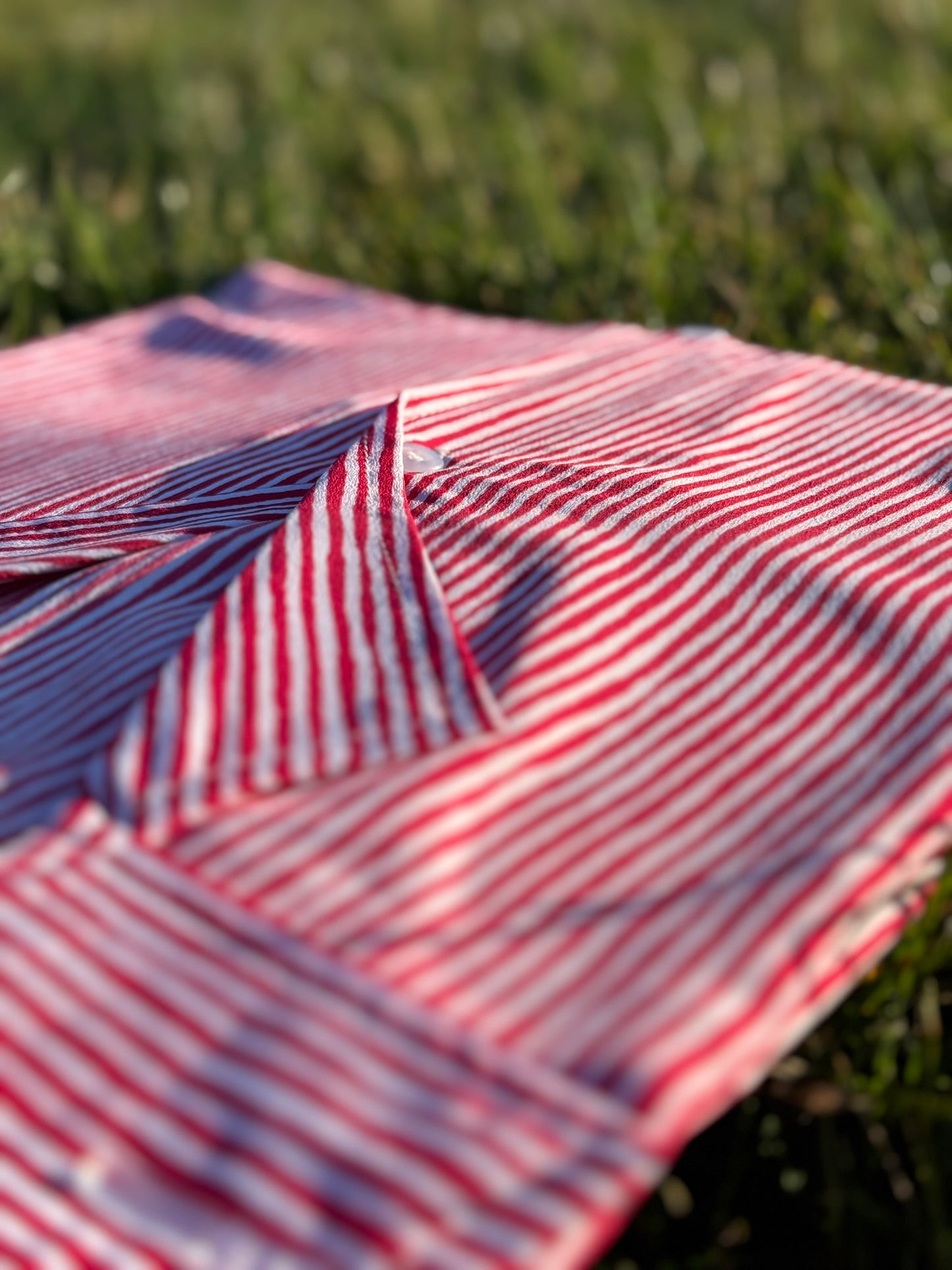 Casual linen dress with bold candy red and white stripes – Iconico Stripes