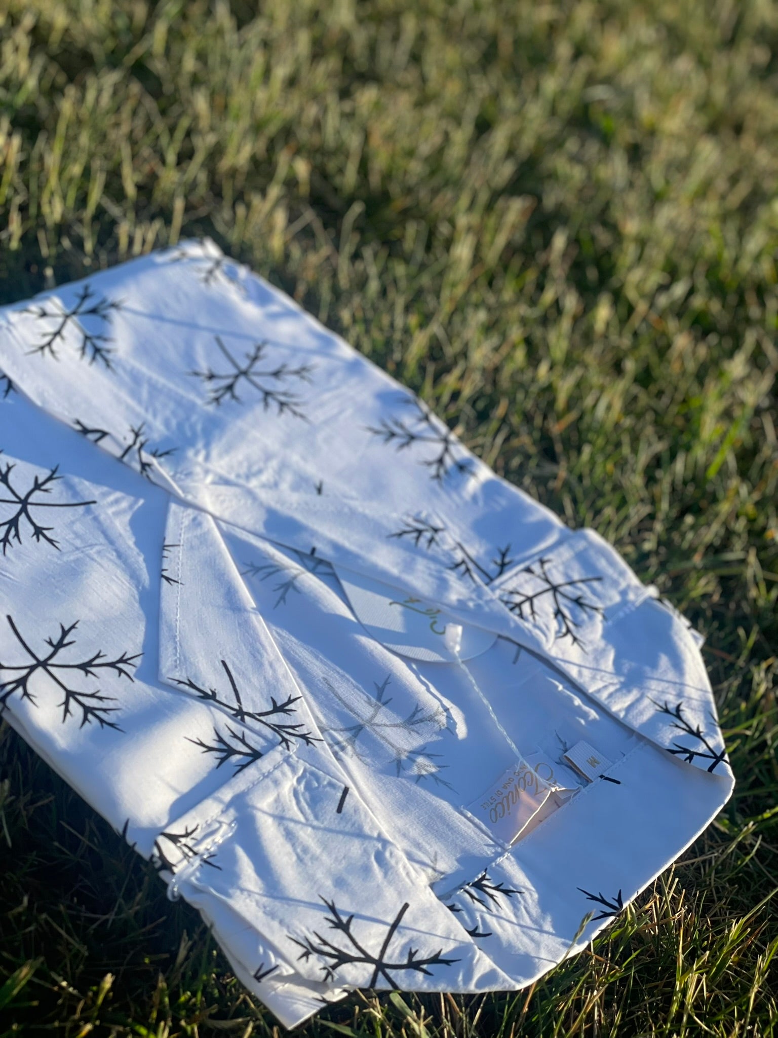 Iconico Frost button-up dress with black snowflake print on winter white linen