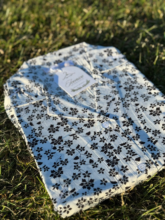 Lightweight button-up dress in ivory with black floral motifs – Iconico Blossom
